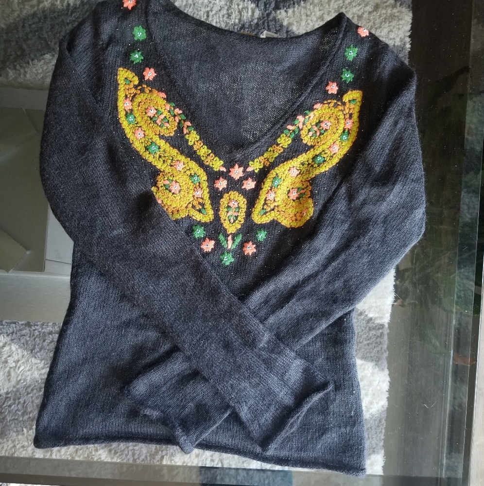 Sweater/top - Picture 3 of 3